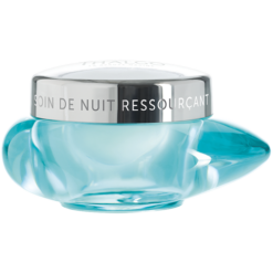 Deze Night Time Recovery Cream heeft een verkwikkende geltextuur, de actieve ingrediënten dringen diep door in de huid gedurende de nacht, waar ze de huid hersteld en hydrateert.